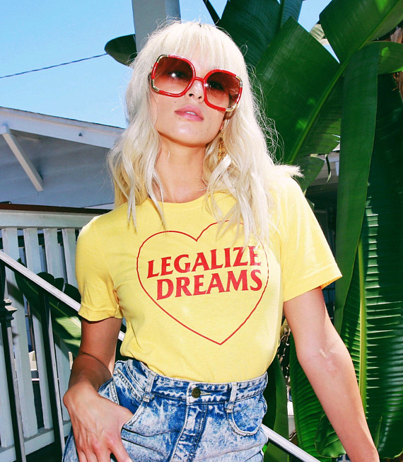 Skuggnas DREAMS tee tshirt wom - Soft Summer Yellow Clothing recension och pris